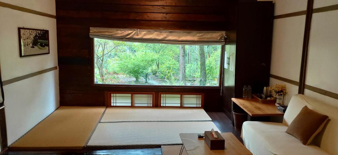 Bright Moon Homestay Dongshi  Extérieur photo